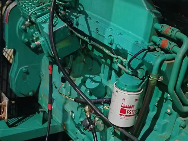 休宁如何确定新的发电机组控制系统是否与原系统兼容？