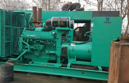 休宁发电机组如何判断水冷式机油散热器内部是否需要清洗？